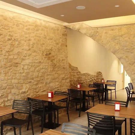 Universitat Hotel