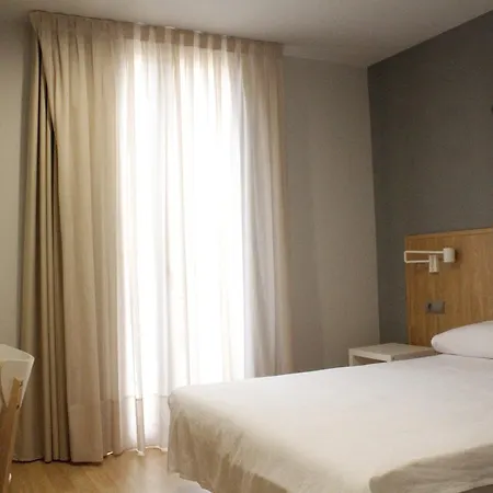 Hotel Universitat 2*