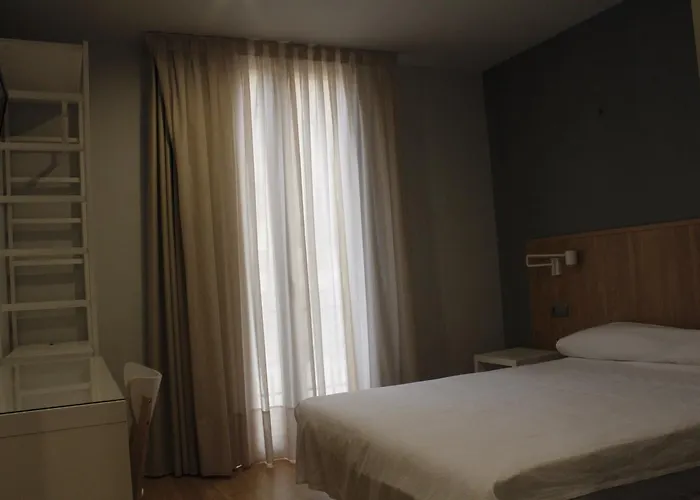 호텔 Universitat 2*