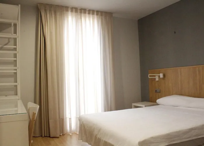호텔 Universitat 2*
